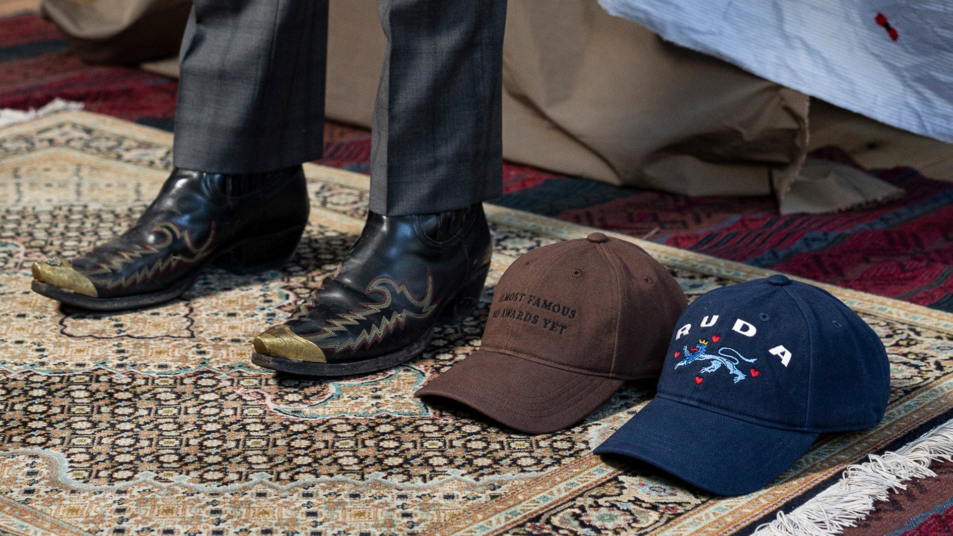 Caps